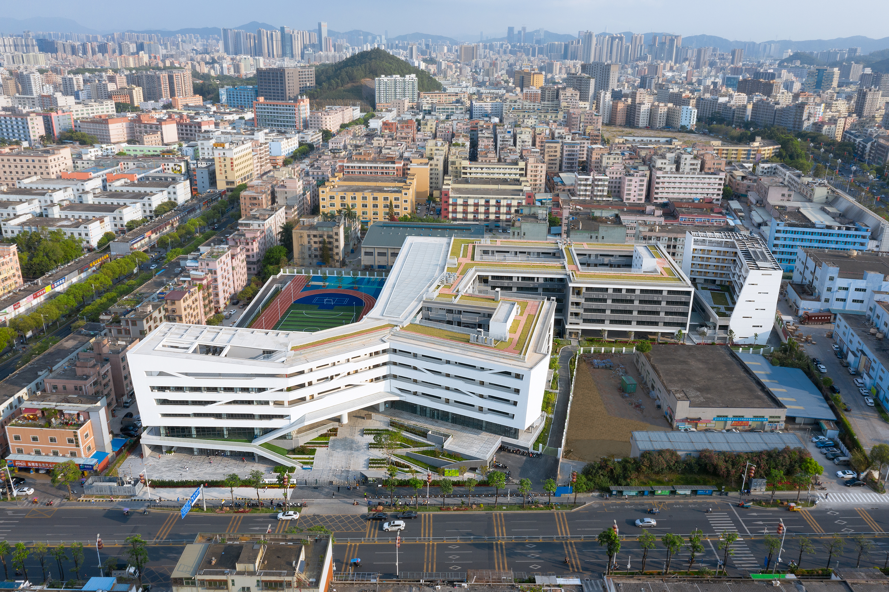 Longhua Second Foreign Language School